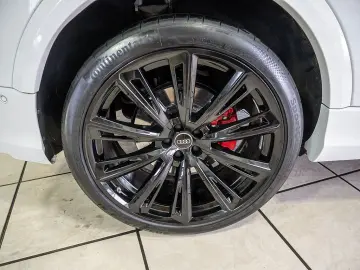 AUDI SQ8 4.0 TFSI quattro MATRIX NAVI AHK B&O STANDHZ