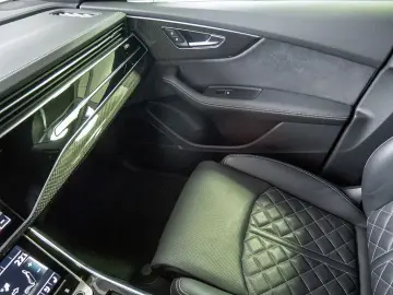 AUDI SQ8 4.0 TFSI quattro MATRIX NAVI AHK B&O STANDHZ