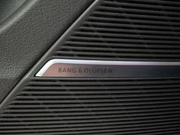 AUDI SQ8 4.0 TFSI quattro MATRIX NAVI AHK B&O STANDHZ