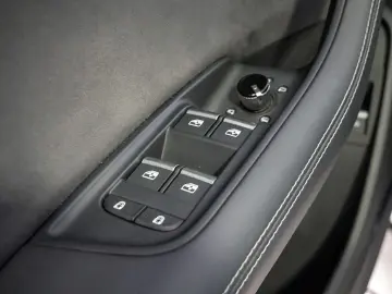 AUDI SQ8 4.0 TFSI quattro MATRIX NAVI AHK B&O STANDHZ