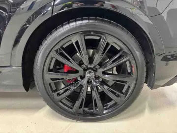 AUDI SQ8 4.0 TFSI B&O ACC HuD LUFT PANO STHZG CARBON