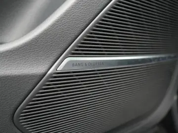AUDI RS Q8 NACHTSICHT LEDER SITZBELÜ MASSAGE MEMORY