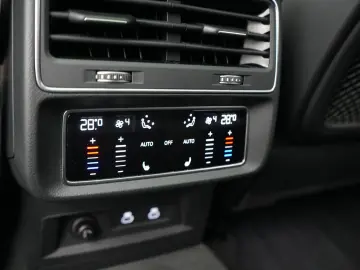 AUDI RS Q8 NACHTSICHT LEDER SITZBELÜ MASSAGE MEMORY