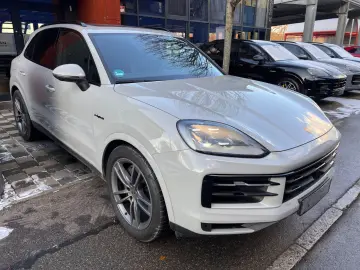 PORSCHE Cayenne E-Hyb Kreide · Inno · AHK · 14Wege  Bose