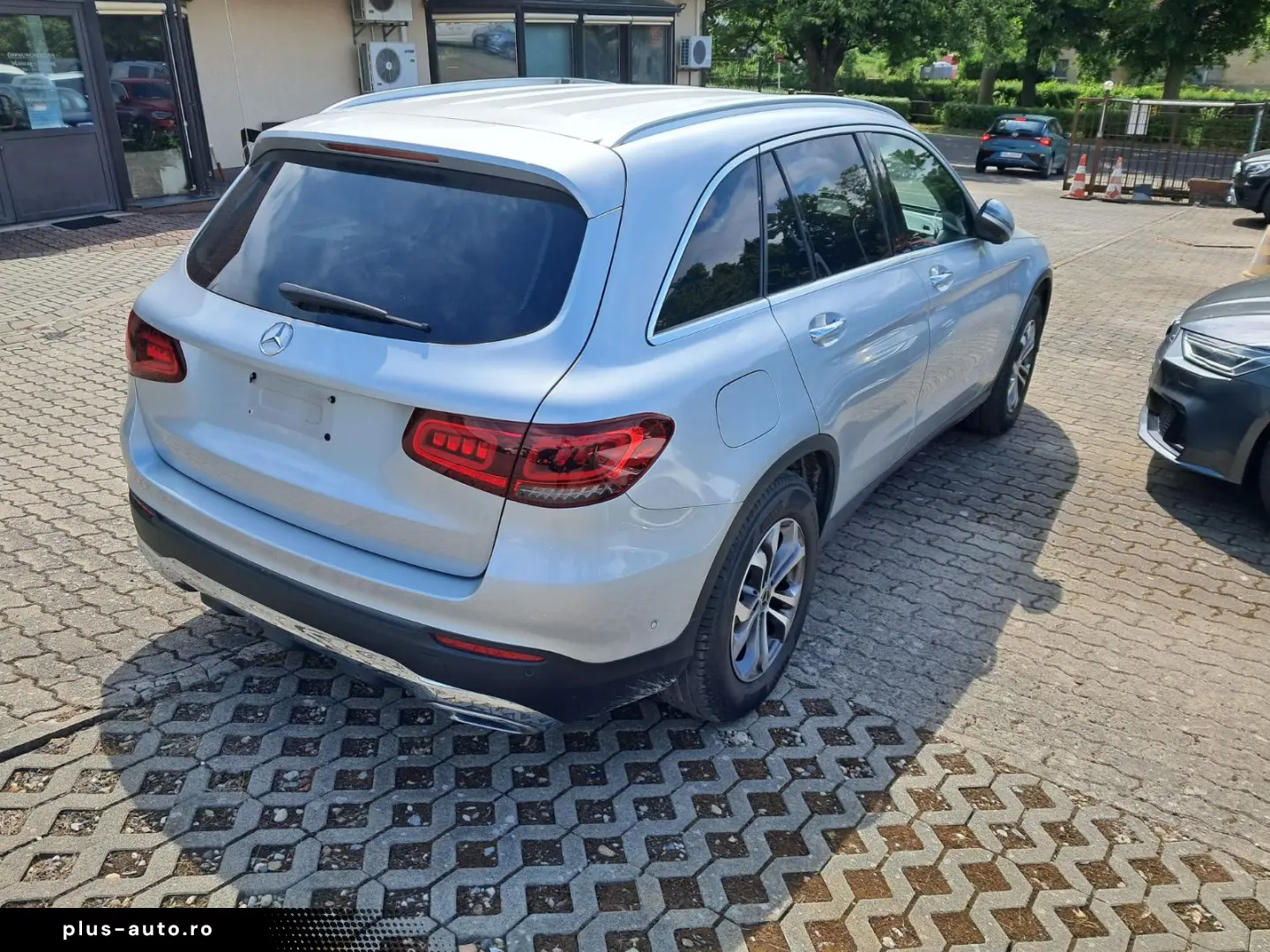 MERCEDES-BENZ GLC 300 d 4Matic LED NAVI KLIMAAUTOM