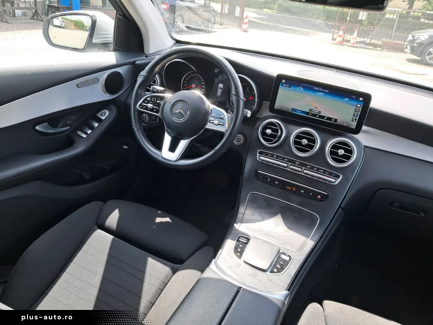 MERCEDES-BENZ GLC 300 d 4Matic LED NAVI KLIMAAUTOM