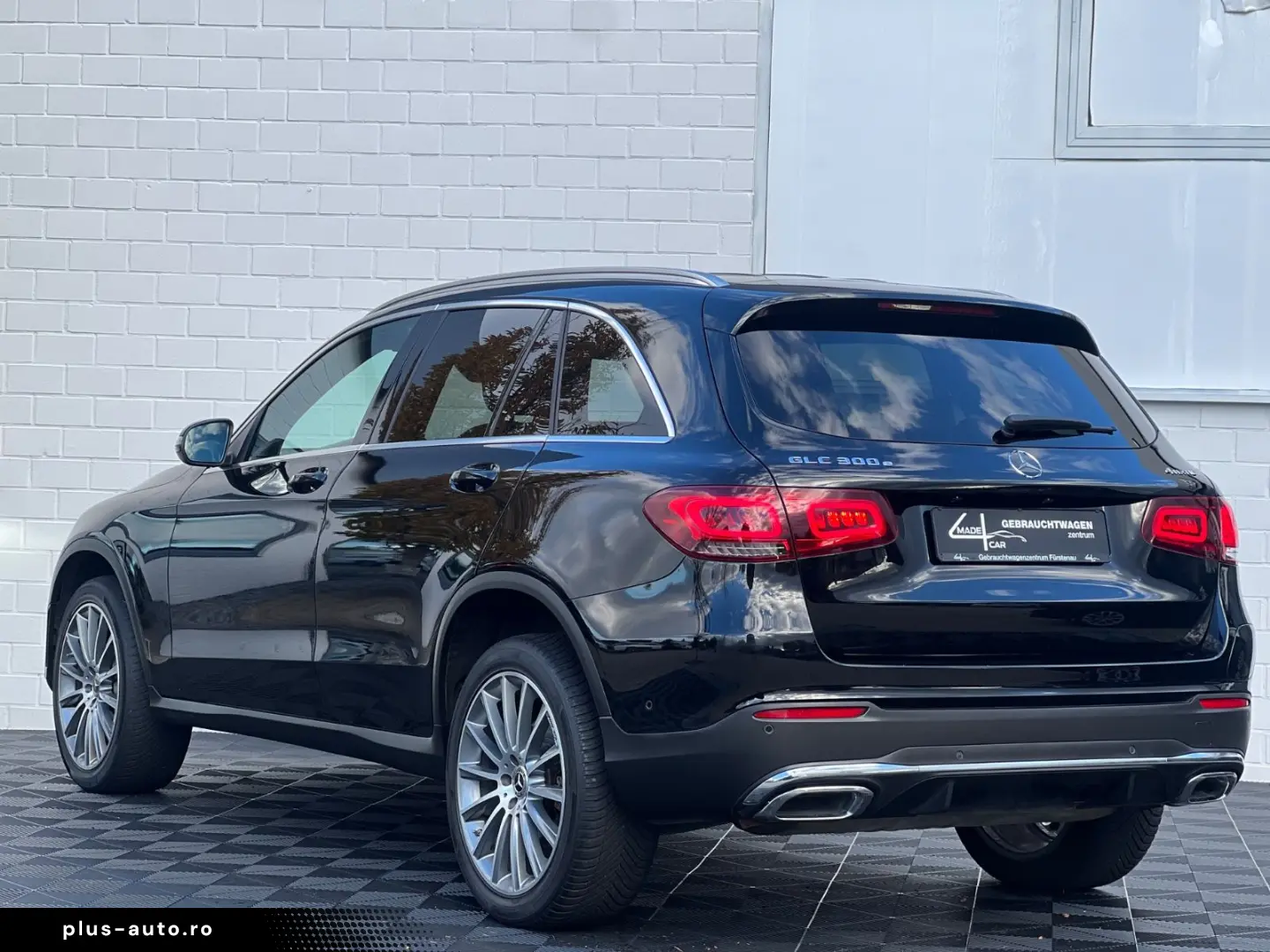 MERCEDES-BENZ GLC 300e 4Matic AMG LED FACELIFT AHK ACC ALC