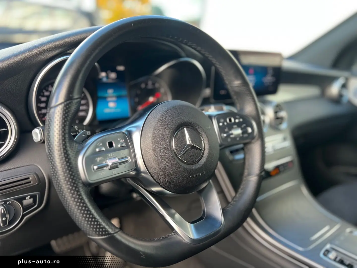 MERCEDES-BENZ GLC 300e 4Matic AMG LED FACELIFT AHK ACC ALC