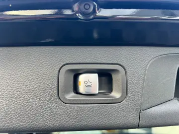 MERCEDES-BENZ GLC 300e 4Matic AMG LED FACELIFT AHK ACC ALC