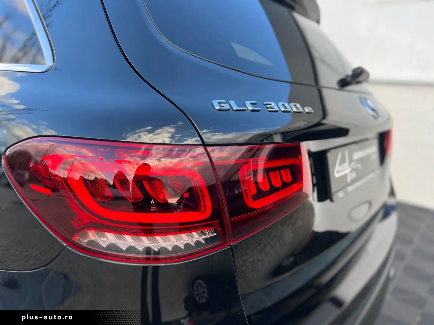 MERCEDES-BENZ GLC 300e 4Matic AMG LED FACELIFT AHK ACC ALC