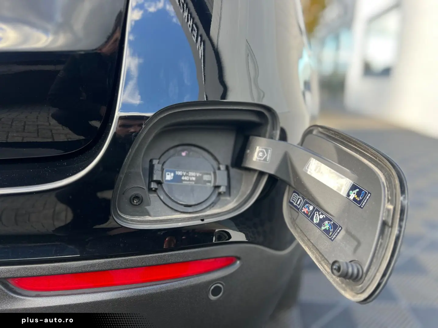 MERCEDES-BENZ GLC 300e 4Matic AMG LED FACELIFT AHK ACC ALC