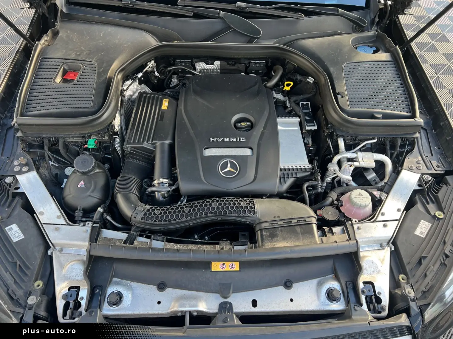 MERCEDES-BENZ GLC 300e 4Matic AMG LED FACELIFT AHK ACC ALC