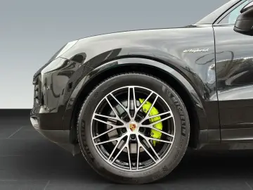 PORSCHE Cayenne E-Hybrid Pano. BOSE AHK Inno Luftf.