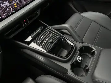 PORSCHE Cayenne E-Hybrid Pano. BOSE AHK Inno Luftf.