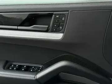 PORSCHE Cayenne S E-Hybrid PANO BOSE Soft-Close