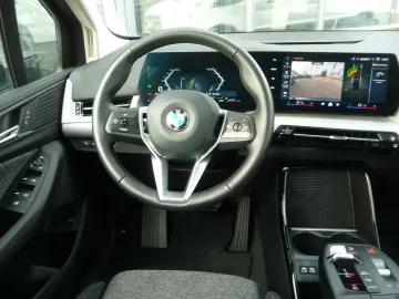 BMW 220i Active Tourer  Aut. PANO el.AHK LED NAVI