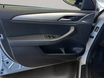 BMW X3 xDrive30e AHK LiveCockpitProf Head-Up PDC