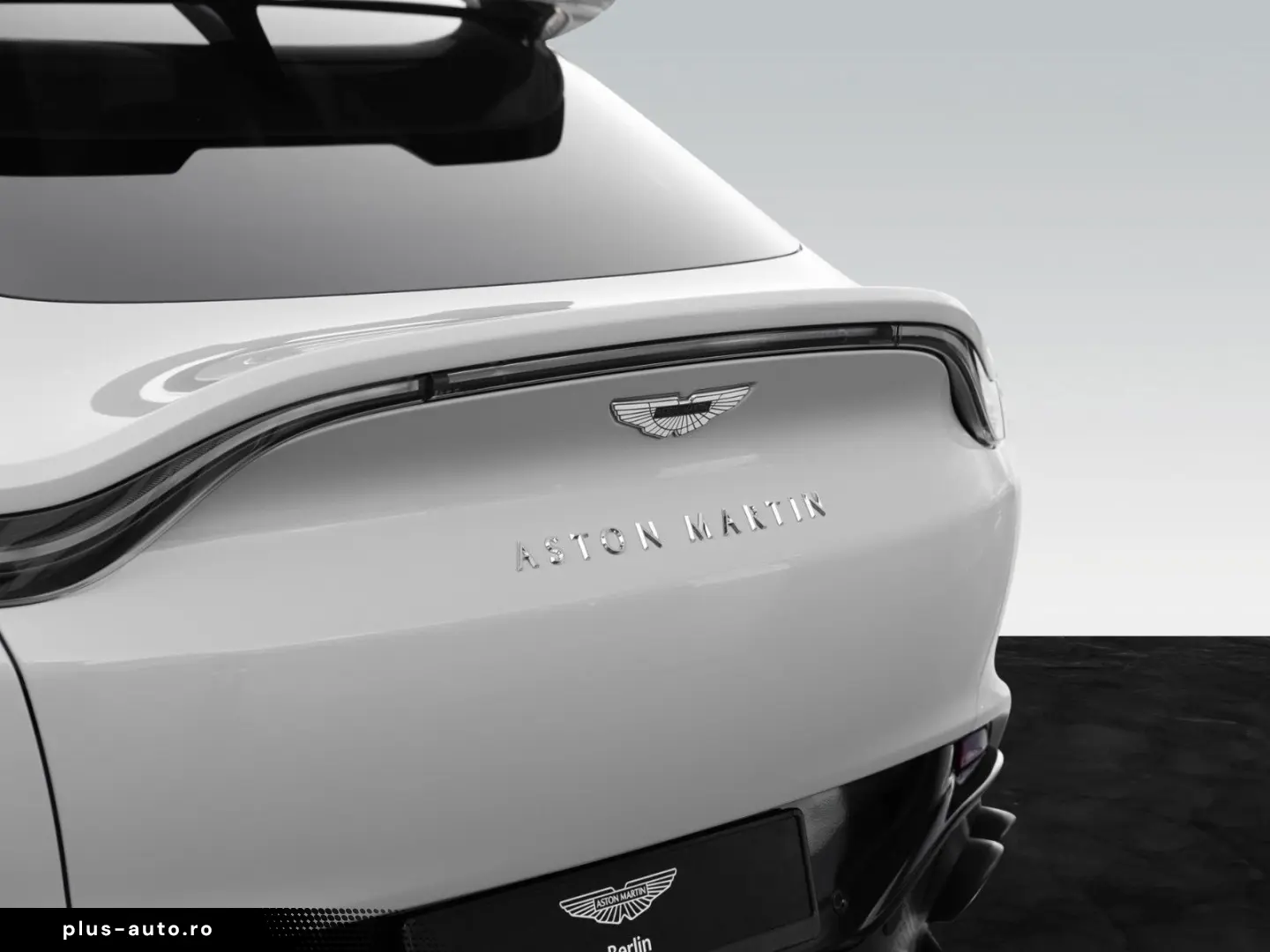 ASTON MARTIN DBX707   Carbon Twill   Duotone Interior