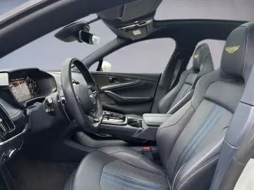 ASTON MARTIN DBX707 Facelift   Full Carbon Fibre   B&W