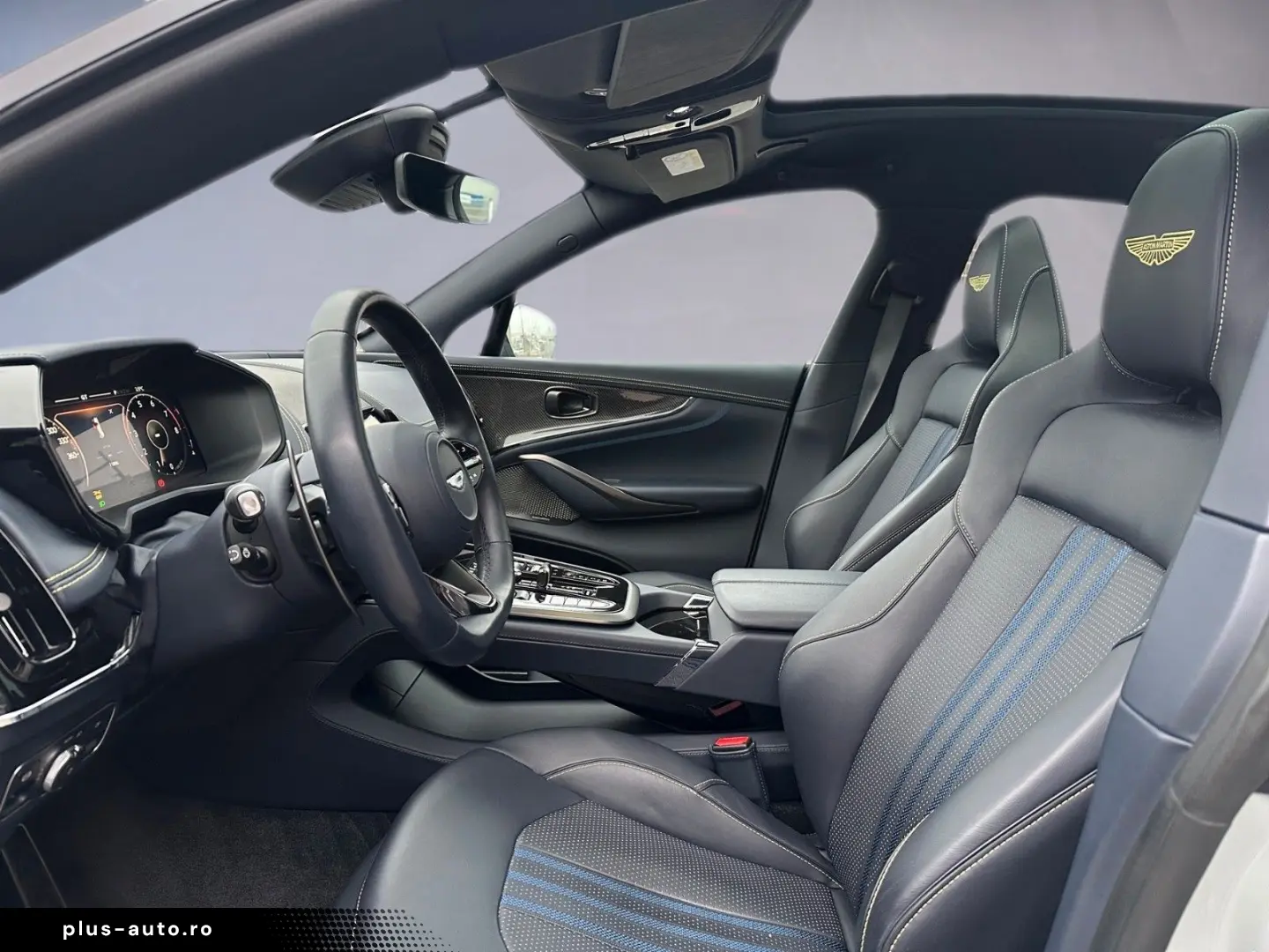 ASTON MARTIN DBX707 Facelift   Full Carbon Fibre   B&W