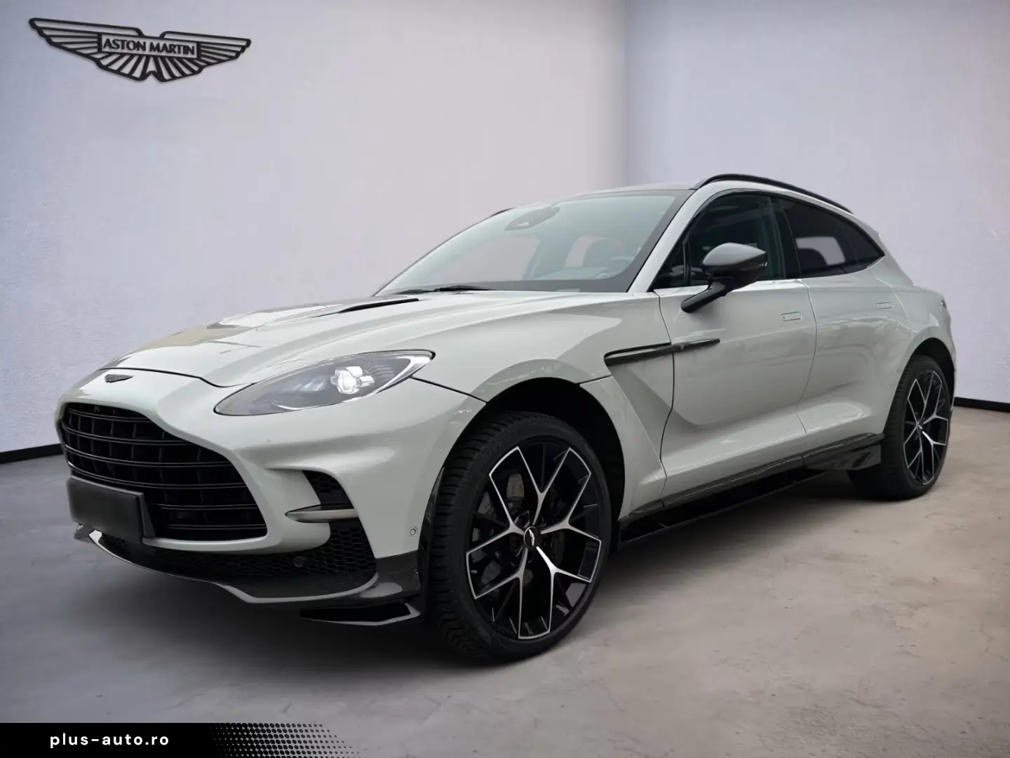 ASTON MARTIN DBX707 Facelift   Full Carbon Fibre   B&W