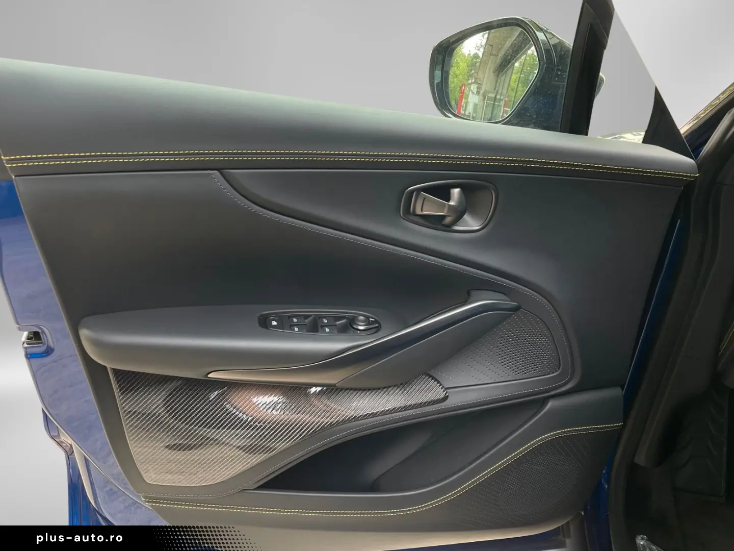 ASTON MARTIN DBX 707