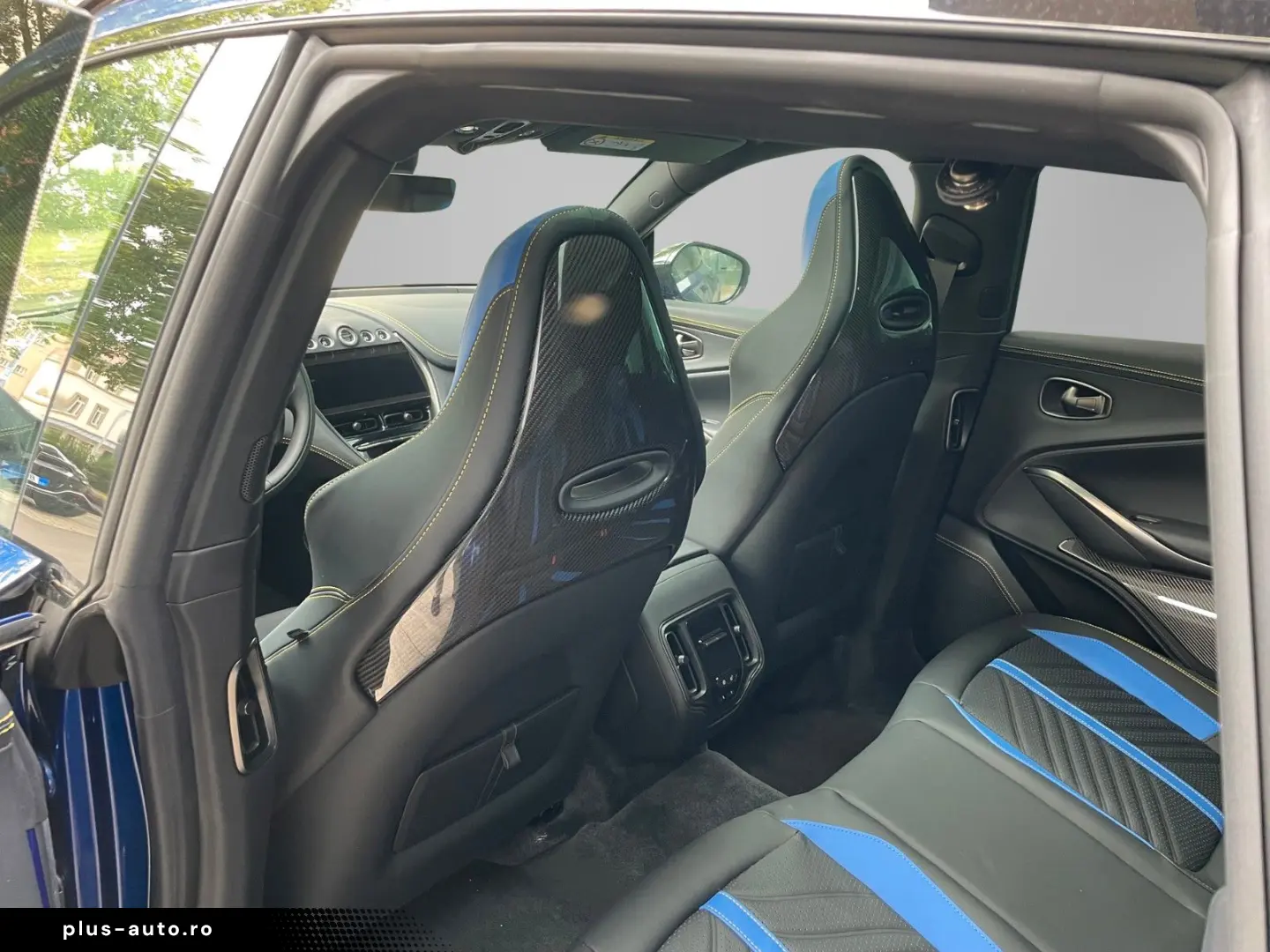 ASTON MARTIN DBX 707