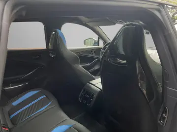 ASTON MARTIN DBX 707