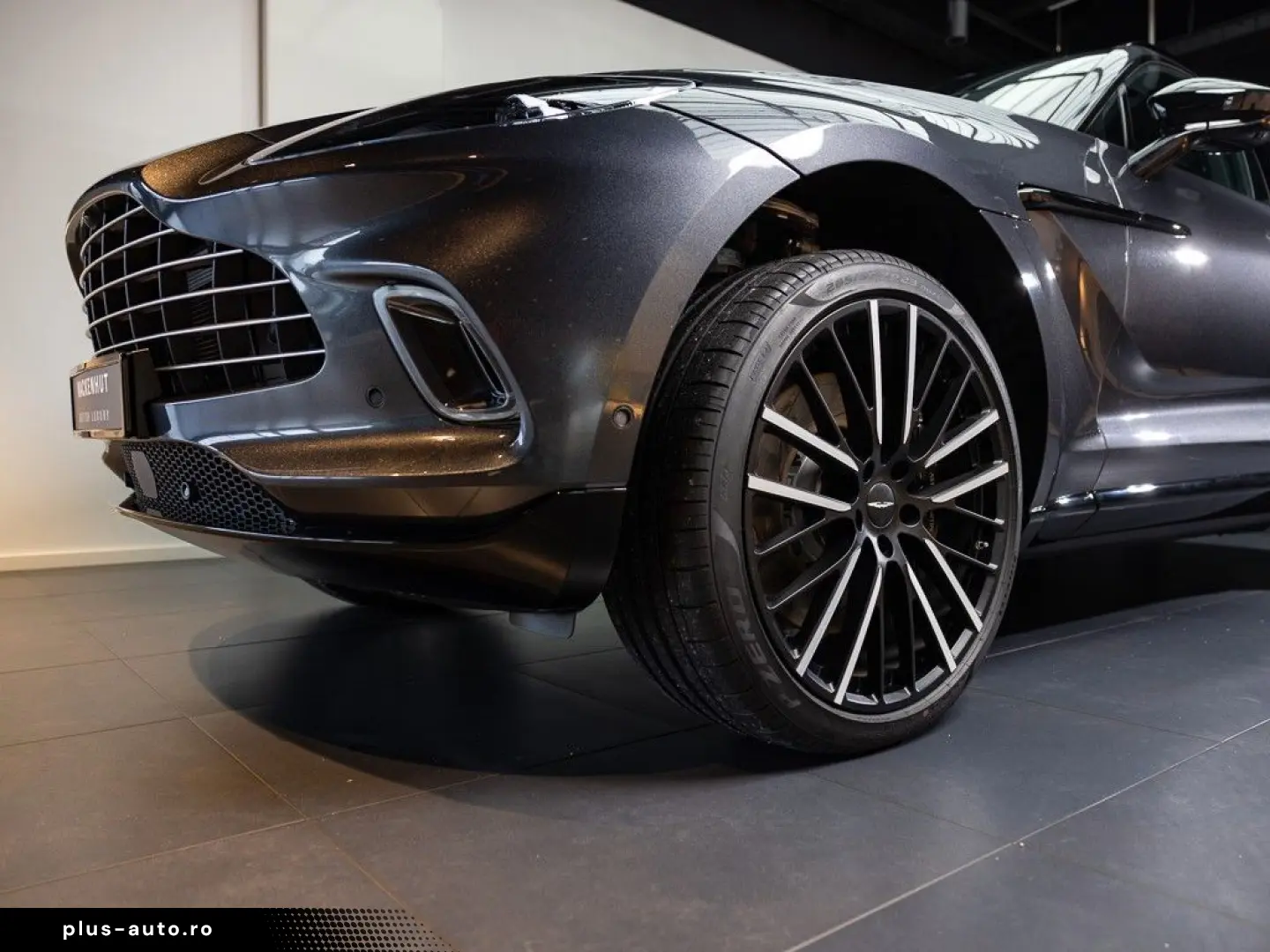 ASTON MARTIN DBX - Xenon Grey - 23 Zoll - Standheizung