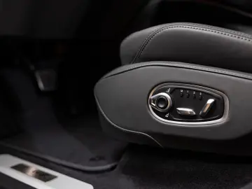 ASTON MARTIN DBX - Xenon Grey - 23 Zoll - Standheizung