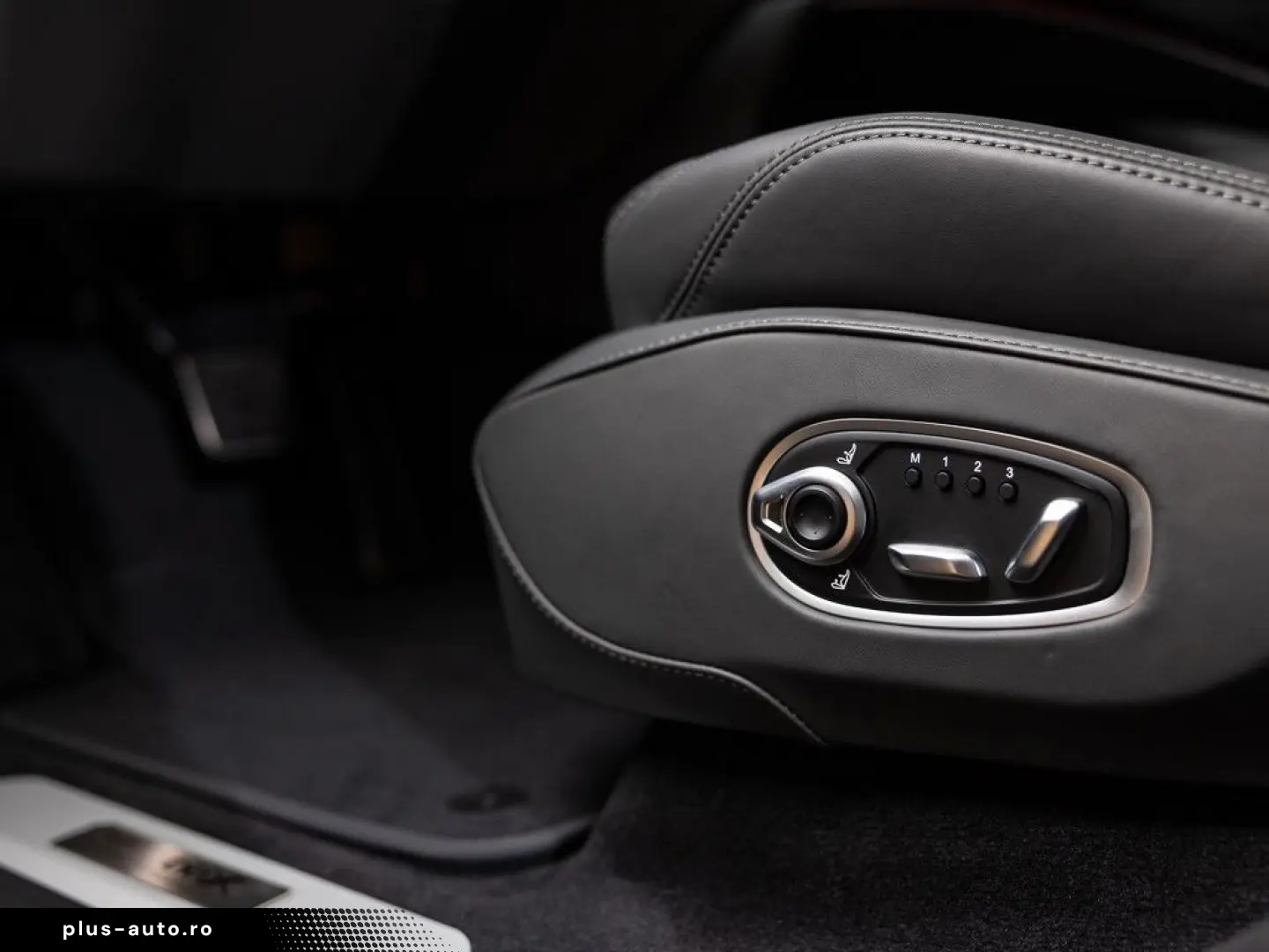 ASTON MARTIN DBX - Xenon Grey - 23 Zoll - Standheizung