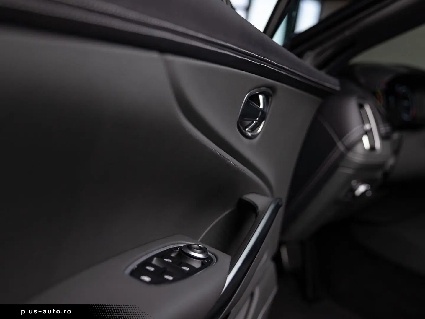 ASTON MARTIN DBX - Xenon Grey - 23 Zoll - Standheizung