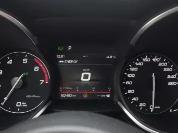 Alfa Romeo Stelvio B-Tech Q4 2 0 Turbo Automatik 280Cp