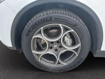 Alfa Romeo Stelvio B-Tech Q4 2 0 Turbo Automatik 280Cp