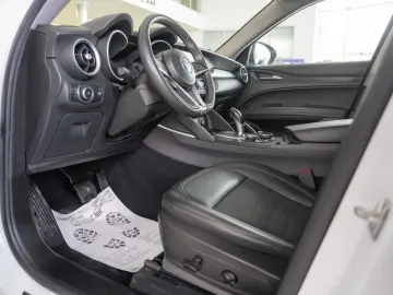 Alfa Romeo Stelvio B-Tech Q4 2 0 Turbo Automatik 280Cp