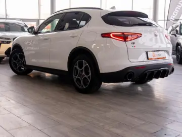 Alfa Romeo Stelvio B-Tech Q4 2 0 Turbo Automatik 280Cp