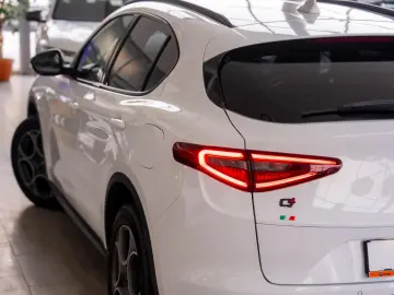 Alfa Romeo Stelvio B-Tech Q4 2 0 Turbo Automatik 280Cp