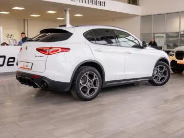 Alfa Romeo Stelvio B-Tech Q4 2 0 Turbo Automatik 280Cp