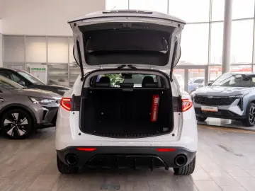 Alfa Romeo Stelvio B-Tech Q4 2 0 Turbo Automatik 280Cp