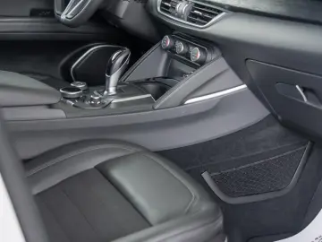 Alfa Romeo Stelvio B-Tech Q4 2 0 Turbo Automatik 280Cp