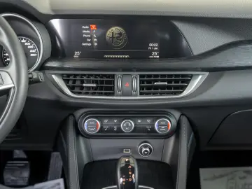 Alfa Romeo Stelvio B-Tech Q4 2 0 Turbo Automatik 280Cp