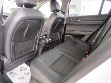 Alfa Romeo Stelvio B-Tech Q4 2 0 Turbo Automatik 280Cp