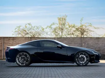 LEXUS LC 500  Hokkaidó 32 80  1st owner