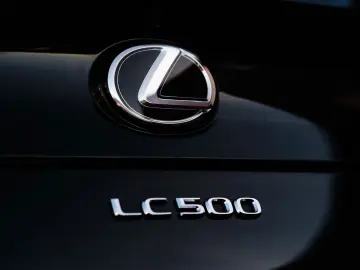 LEXUS LC 500  Hokkaidó 32 80  1st owner