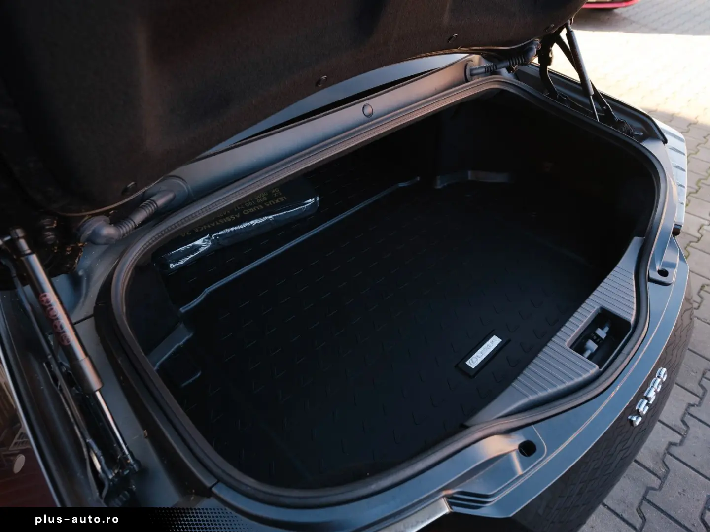 LEXUS LC 500  Hokkaidó 32 80  1st owner