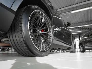 MERCEDES-BENZ GLC 63 AMG S E PERFORMANCE Night Panorama 360