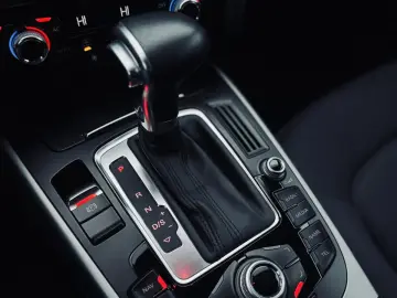 Audi A4 Avant  Fab- 10-2013   2.0 DIESEL 150 Cp