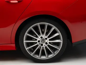 Mercedes Benz CLA 220 AMG Line