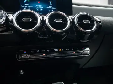 Mercedes Benz CLA 220 AMG Line