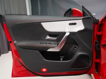Mercedes Benz CLA 220 AMG Line